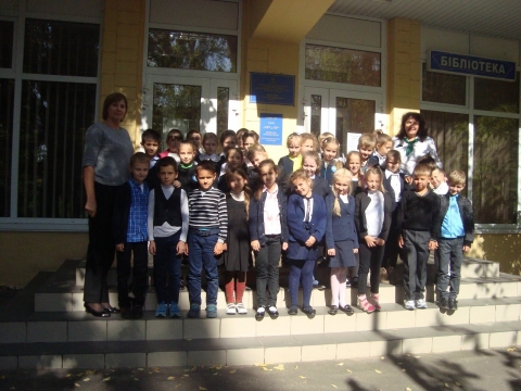 До Дня бібліотек "Свято хранителів мудрості" в бібліотеці ім.О.Донченка з 2-Б кл.