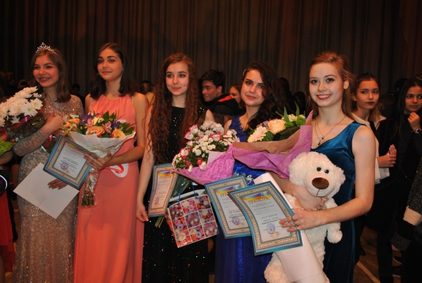 Районний конкурс старшокласниць "Намисто Роксолани 2017"