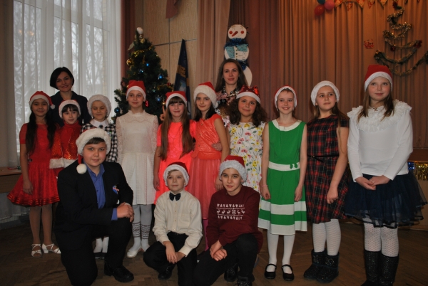 Новорічне свято "Зимовими шляхами" від учнів 4-6 класів, кер.Репецька О.А.