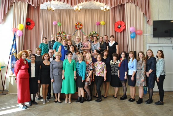 Привітання вчителів від учнів школи до Дня Вчителя